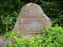 Die Gedenkst�tte an die Bombadierung des Rangierbahnhofes! Darunter Befand sich jedoch ein Bunker das die Amerikaner nicht wussten! Der Bunker st�tzte ein und sehr viele Menschen starben!