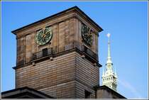 Der Uhrturm der Hamburger Brse und die Spitze des Rathausturms. Aufnahmedatum: 02.12.2005