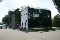 Haus Ruhrnatur, M�lheim an der Ruhr, denkmalgesch�tztes ehemaliges Sch�lerbootshaus, heute ein Naturkundemuseum (Betreiber RWE). Aufgenommen am 28.05.2012