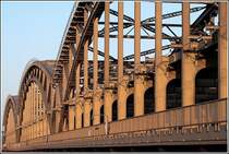 Die Freihafen Elbbrcke in der Abendsonne, aufgenommen am 15.01.2006.