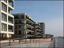 . Direkt an der Weser - Zwei Wohngeb�ude von Leon, Wohlhage, Wernik in der Bremer �berseestadt. 17.11.2012 (Matthias)