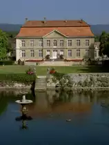 Chateau von L`Isle bei Morges, erbaut 1696 im Stil des franz�sischen Klassizismus 
f�r Charles de Chandieu, Wasserbecken vom Fluss Venoge (09.09.2012)