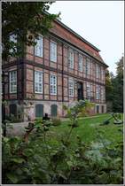 Schloss Schnebeck ist ein Wasserschloss in Bremen-Vegesack und wurde vermutlich im 17. Jahrhundert erbaut. Heute beherbergt es das uerst sehenswerte Heimatmuseum fr Vegesack und Umgebung. Siehe: www.museum-schloss-schoenebeck.de (20.10.2012)