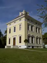 Dessau, Schloss Luisium, erbaut 1774, Teil der W�rlitzer Gartenanlagen (02.10.2012)