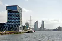 Rotterdam - Skyline im Hintergrund und vorne links die  Schifffahrts- und Transportschule  mit 3-Mast-Segler am Ufer - 15.09.2012