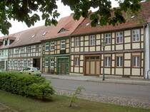 Bad Wilsnack, Lange Strae mit Geburtshaus von Dr. Wilhelm Harnisch (09.07.2012)