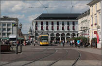 . Kaiserkarree Karlsruhe - 

Neubau eines Bro- und Geschftshaus am Marktplatz in Karlsruhe. Architekten: Lederer, Ragnardttir, Oei. Fertigstellung: 2011. 

http://www.archlro.de/de/projects/projects-office-building/buro-und-geschaftsgebaude-karlsruhe?order=years

26.06.2012 (Matthias)