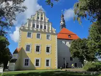 L�bben, Ostseite von Schloss L�bben, erbaut ab dem 12. Jahrhundert, erweitert 1561 (20.09.2012) 