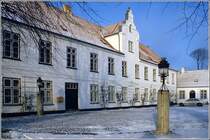 Das Kavaliershaus von Schloss Glcksburg Mitte der 1980er Jahre. Scan vom Dia.