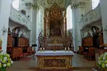 Wolfegg, Altar und Chorraum der Pfarrkirche, die Altarbilder von 1660 stammen vom Rubenssch�ler Caspar de Crayer, Aug.2012