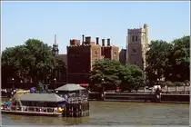 Der Lambeth Palace ist die Londoner Residenz des Erzbischofs von Canterbury. Scan eines Dias aus den 1990er Jahren.