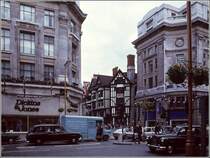 Blick aus der Regent Street in die Great Marlborough Street zum Fachwerkgebude von Liberty. Scan eines Dias von 1977.