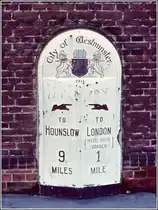 Alter Wegweiser an der Kensington Road. Scan eines Dias vom Februar 1980.