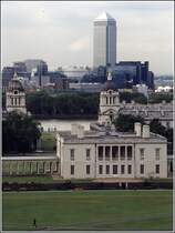Blick vom Old Royal Observatory in Greenwich ber das Royal Naval College zum Canada Square in Canary Wharf. Scan eines Dias vom Juni 1993. Heute stehen etliche Hochhuser mehr in Canary Wharf.