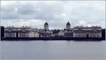 Das Royal Naval College wurde zu Beginn des 18. Jahrhunderts an der Themse in Greenwich errichtet. An den Entw�rfen war auch Christopher Wren beteiligt. Im Royal Naval College wurde alte und verwundete Seeleute versorgt. Seit 1997 geh�rt die Anlage zum Weltkulturerbe der UNESCO. Scan eines Dias aus dem Juni 1993.