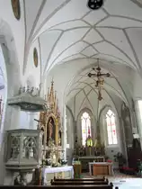 Latsch, Kanzel und Alt�re der St. Peter Kirche (04.08.2012)