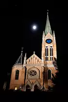 Z�rich-B�hl, reformierte Kirche, 1895-96 von Paul Reber. Nordfassade mit Flankenturm. Neugotik. Nach dem Weihnachtsgottesdienst, Aufnahme in Richtung S�den mit Mond, 24. Dez. 2012, 23:25