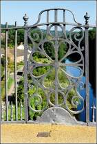 Ironbridge. Detail des Brckengelnders der Iron Bridge von 1779 ber den Severn. Scan eines Dias vom September 1997.