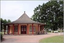 Der rote Pavillon am Kamp in Bad Doberan. Aufnahmedatum: 14.06.2007