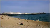 Brighton. Der Brighton Marina und Palace Pier wurde Ende des 19. Jahrhunderts errichtet und im Jahr 2000 in Brighton Pier umbenannt. Hier ist er auf einer Aufnahme vom Sommer 1987 zu sehen. Scan vom Dia.