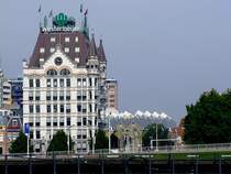 ROTTERDAM, mit seinem ltesten Hochhaus  Westermeijer , und den futuristischen Kubushusern; 110902 