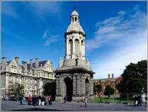 Dublin. Der Campanile im Innenhof des Trinity College. Scan eines Dias vom 12.09.1997.