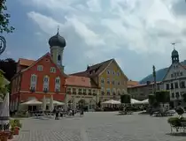 Immenstadt, Blick �ber den Marienplatz mit dem Rathaus, ganz rechts, Aug.2012