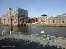 Hamburg am 19.10.2012: St. Pauli Fischmarkt mit der alten Fischauktionshalle. Hier steppt sonntagmorgens der B�r wenn Fischmarkt ist.