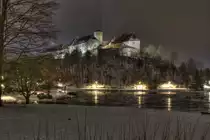 Bad Iburg - Schlo� und Charlottensee im Winterkleid am
28.01.2013.
Das Schlo� geh�rte einst den Bisch�fen in Osnabr�ck.
Jahrelang diente es auch als Polizeischule. Heute beherbergt es
das �rtliche Amtsgericht. Das Schloss ist von au�en generell bis 
in den Innenhof frei begehbar.