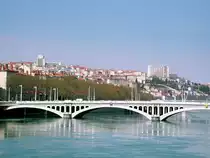 Frankreich, Rh�ne-Alpes, Rh�ne, Lyon, Pont Wilson �ber den Rh�ne, Sicht auf Lyon am rechten Rh�ne Ufer, vom Pont de la Guilloti�re aus nach Norden gesehen, 06.04.2005