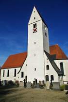 Grnenbach, St. Otmar Kirche, erbaut Ende des 17. Jahrhunderts, Turm aus dem 14. Jahrhundert (30.10.2011)
