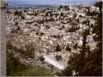 Der Albaicin ist das �lteste Stadtviertel Granadas und geh�rt seit 1994 zum UNESCO-Weltkulturerbe. Dieser Blick ergibt sich vom Palacio de Generalife.
Scan eines Dias vom April 2000.
