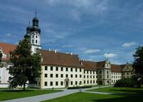 Obermarchtal, Klosterkirche und Konventbau, das erste Kloster geht zurck auf das Jahr 776, 1171 wurde das Prmonstatenserkloster neu gegrndet, der Barockbau von 1686-1756 errichte, Aug.2012