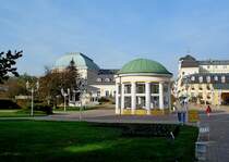 Franzensbad im Egerland, Blick auf die Kurpromenade, im Vordergrund die Franzensquelle, Okt.2006