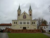 Vilsbiburg, neuromanische Wallfahrtskirche Maria Hilf, erbaut ab 1832, Kreis Landshut (02.02.2013)