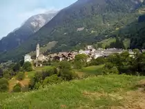 Soglio GR, Blick auf das Dorf im Bergell. Aufnahme vom 14. Juli 2003, 08:03