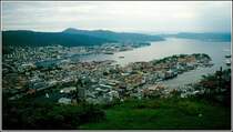 Bergen im Juni 1994 vom Hausberg Floien, auf den man mit einer Standseilbahn hinaufgelangt. Scan vom Dia.
