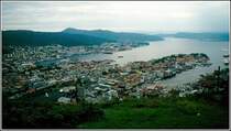 Bergen im Juni 1994 vom Hausberg Floien, auf den man mit einer Standseilbahn hinaufgelangt. Scan vom Dia.
