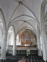 N�rtingen, Langschiff der St. Laurentius Kirche mit Orgelempore (17.02.2013)