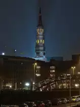 Eine der fünf Hauptkirchen in Hamburg ist die Katharinenkirche aus dem 13. Jahrhundert, die hier abends in mystisches Licht getaucht wird. (17.02.2013)