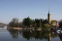 Mikoleiken oder auch Nikoleiken in Polen.
Blick von der Br�cke auf die Halbinsel mit der bekannten Kirchen Ansicht
am 28.4.2012.