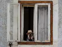  Der Fenstergucker  hat am Hochfeld in Ried i.I. alles im Blickfeld; 130224
