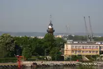 Danzig - Blick von der Westerplatte auf den alten Leuchtturm an der Hafen-
einfahrt am 22.5.2012.