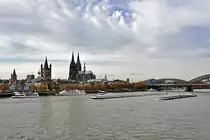 K�ln - Gro� St. Martin (links), K�lner Dom (mitte) und Hohenzollernbr�cke (rechts) - 18.10.2012