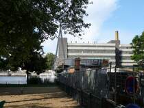 Kaisersteg in Berlin-Sch�neweide. Es handelt sich um eine neue Fu�g�ngerbr�cke �ber die Spree, die bald er�ffnet werden d�rfte. Sie verbindet die Hasselwerderstra�e mit der Laufener Stra�e. Bereits von 1898 bis 1944 stand hier schon einmal eine Br�cke. 23.6.2007