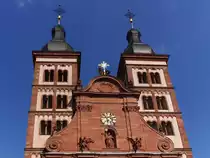 F�rstliche Abteikirche zu Amorbach am sonnigen Ostermontag 2011. 
Amorbach 25.04.2011
