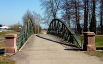 Buchheim, die alte Stahlbogenbrcke ber die Dreisam, nach einem Neubau daneben nur noch fr Radfahrer und Fugnger zugelassen, Mrz 2012 