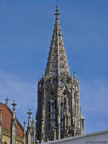 Einer der beiden 86 m hohen Chortrme des <a href= http://www.ulmer-muenster.de/ >Ulmer Mnsters</a>, 16.03.2013.