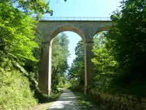 Frankreich, Languedoc-Roussillon, Voie verte du Haut-Languedoc (Passa Pas) von Mons-la-Trivalle (Dpartement de l'Hrault) bis Mazamet (Dpartement du Tarn), 60 km, durch den Regionalpark des Haut-Languedoc, auf der ehemaligen Bahntrasse Bdarieux-Mazamet, bei Ardouane. 28.08.2011