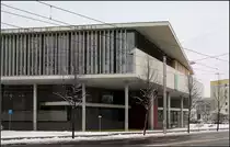 . Gl�serne Lamellen - Steuerbare, vertikale Glaslamellen lenken das Tagslicht und vermeiden zu direkt einfallendes Sonnenlicht in die Leses�le. 19.03.2013 (Matthias)